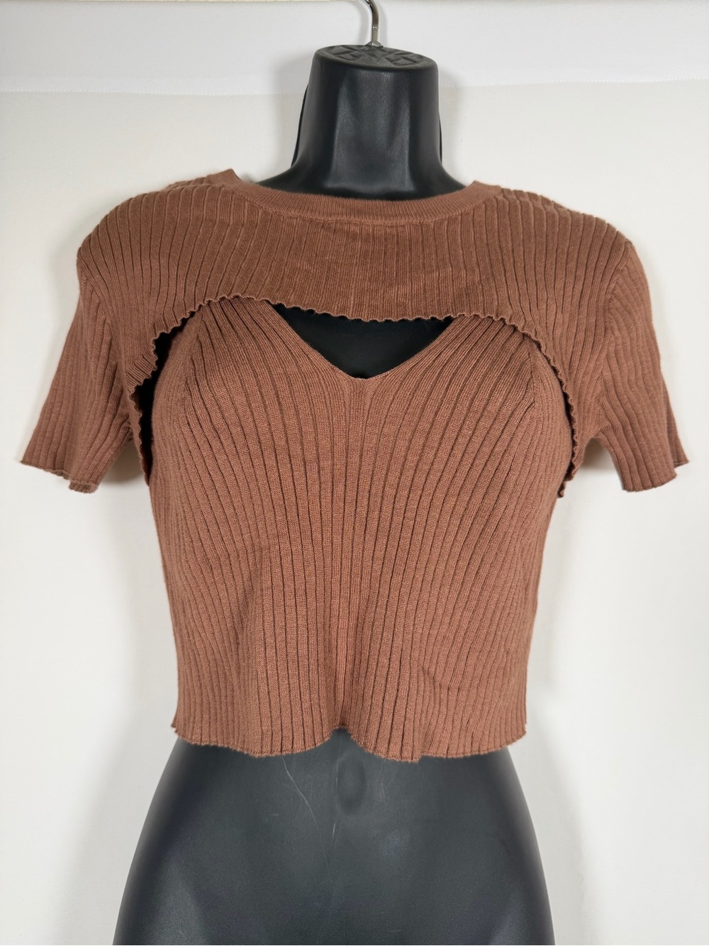 Astr‎ Ribbed Knit Cutout Crop Top - Chocolate Brown